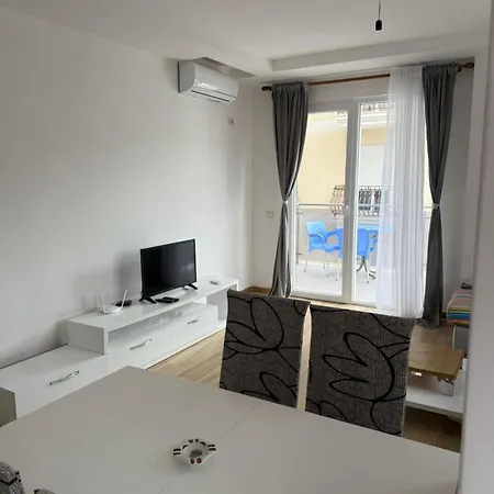 Shengjin Apartmán *